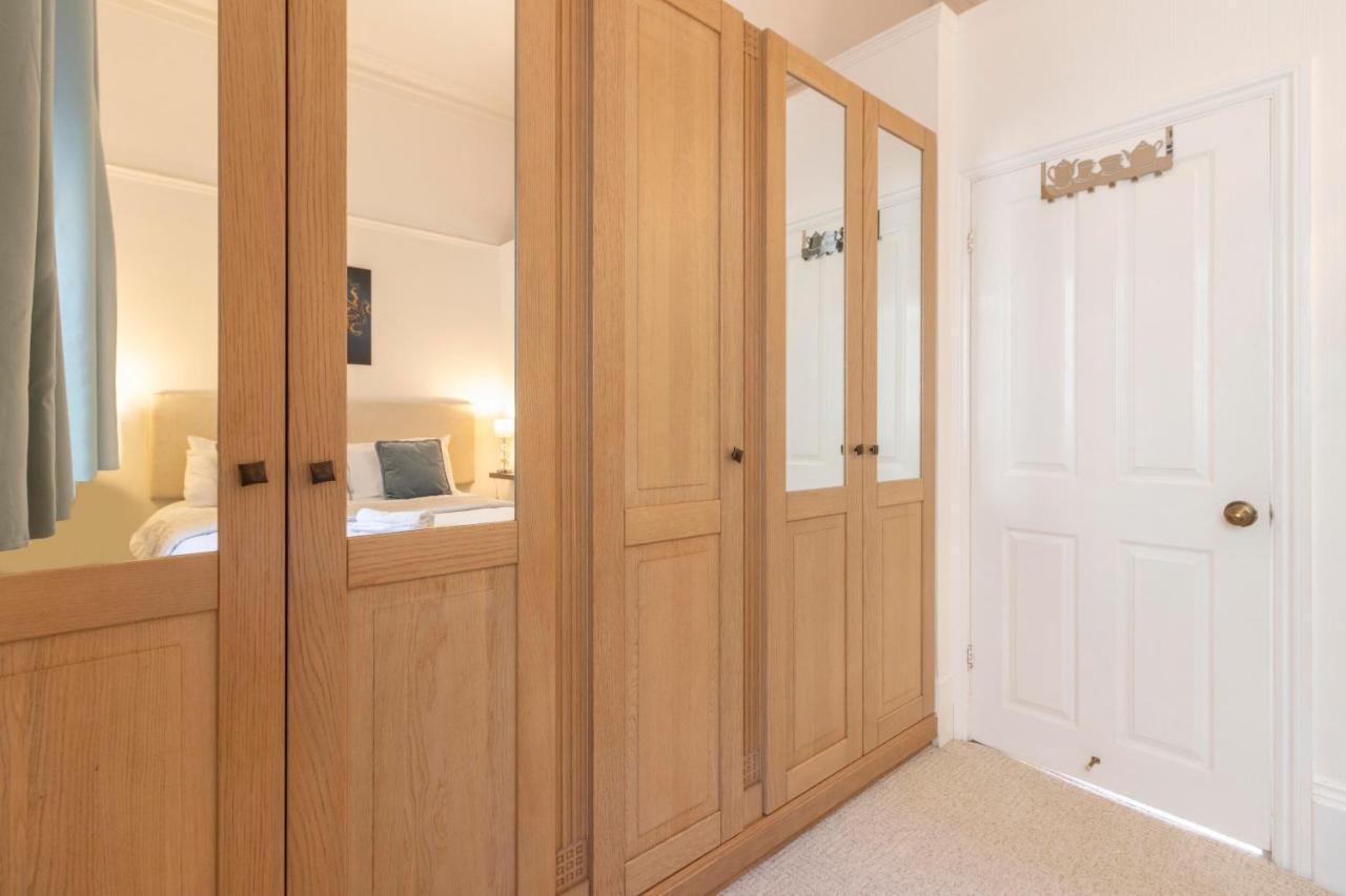 **Sunny And Bright, Thatchers Rock One Bed Beach Front Apartment*** Torquay Extérieur photo