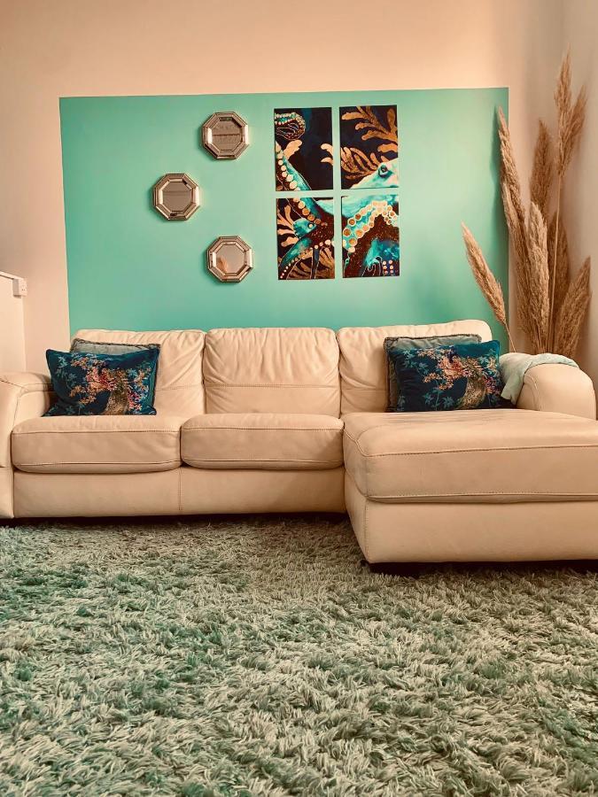 **Sunny And Bright, Thatchers Rock One Bed Beach Front Apartment*** Torquay Extérieur photo