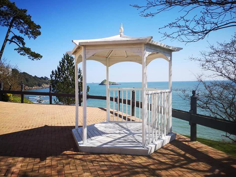 **Sunny And Bright, Thatchers Rock One Bed Beach Front Apartment*** Torquay Extérieur photo