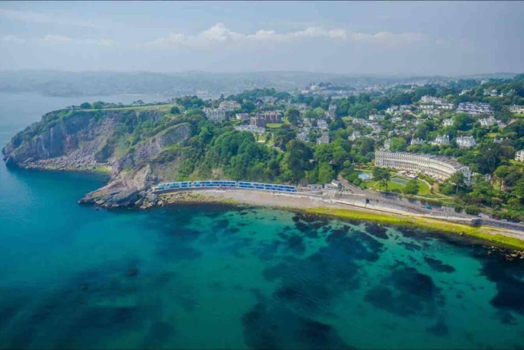 **Sunny And Bright, Thatchers Rock One Bed Beach Front Apartment*** Torquay Extérieur photo