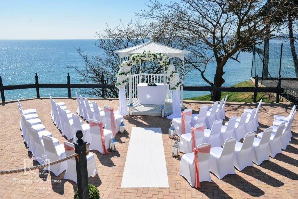 **Sunny And Bright, Thatchers Rock One Bed Beach Front Apartment*** Torquay Extérieur photo