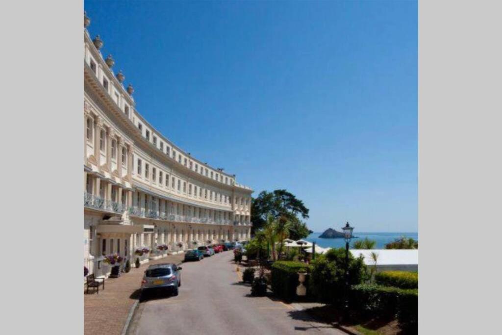 **Sunny And Bright, Thatchers Rock One Bed Beach Front Apartment*** Torquay Extérieur photo